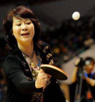 1981年第36届世乒赛,当时曹燕华在半决赛击败了李寿子,而童玲战胜了