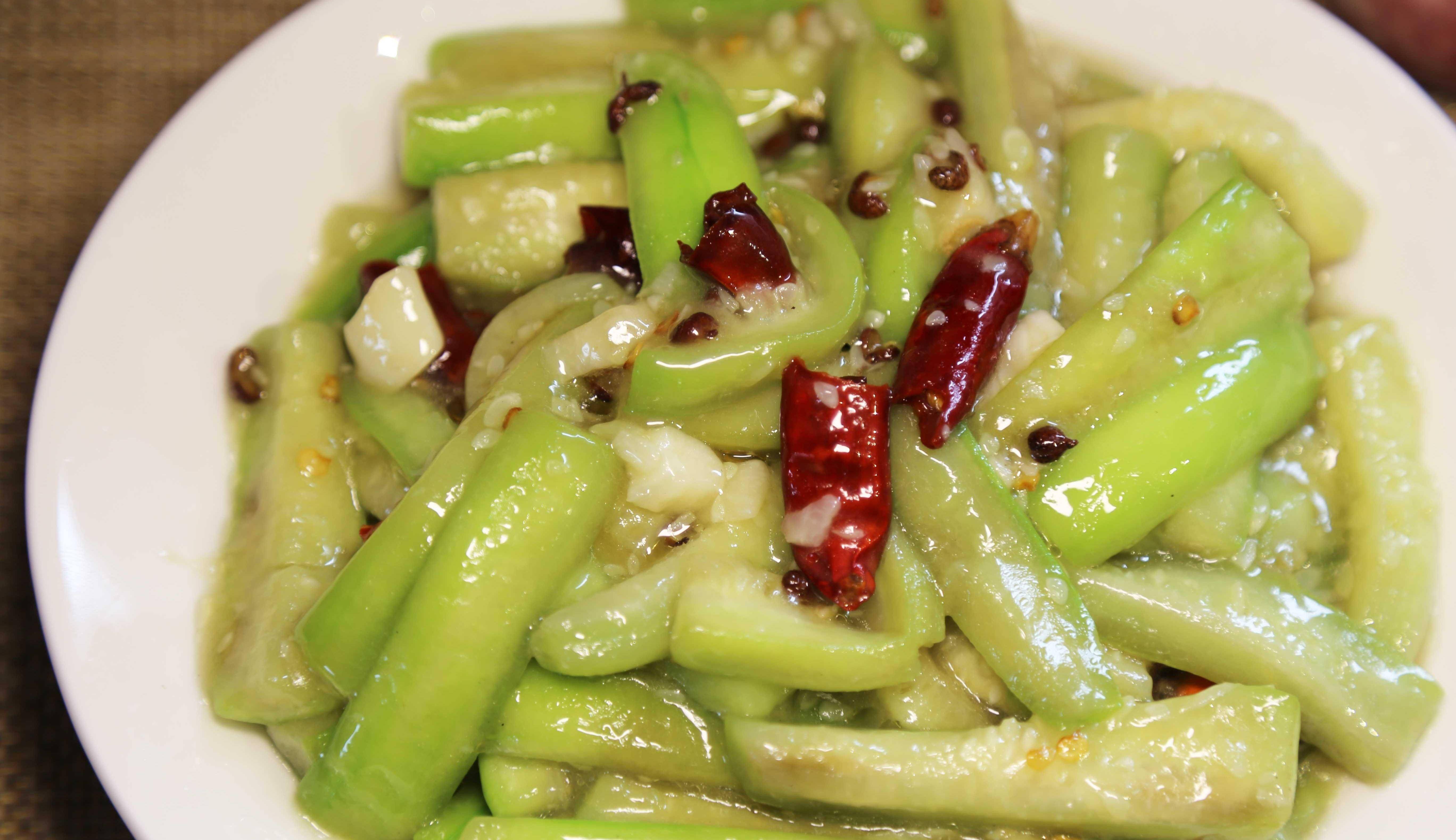 1分钟教你学会美味的炝炒丝瓜_香味_味道_蒜末