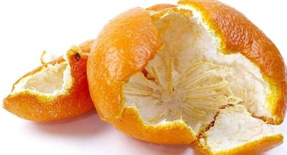 3,清除宿便女人在睡觉之前,若是能够坚持将橘子皮贴在肚脐上的话,那么