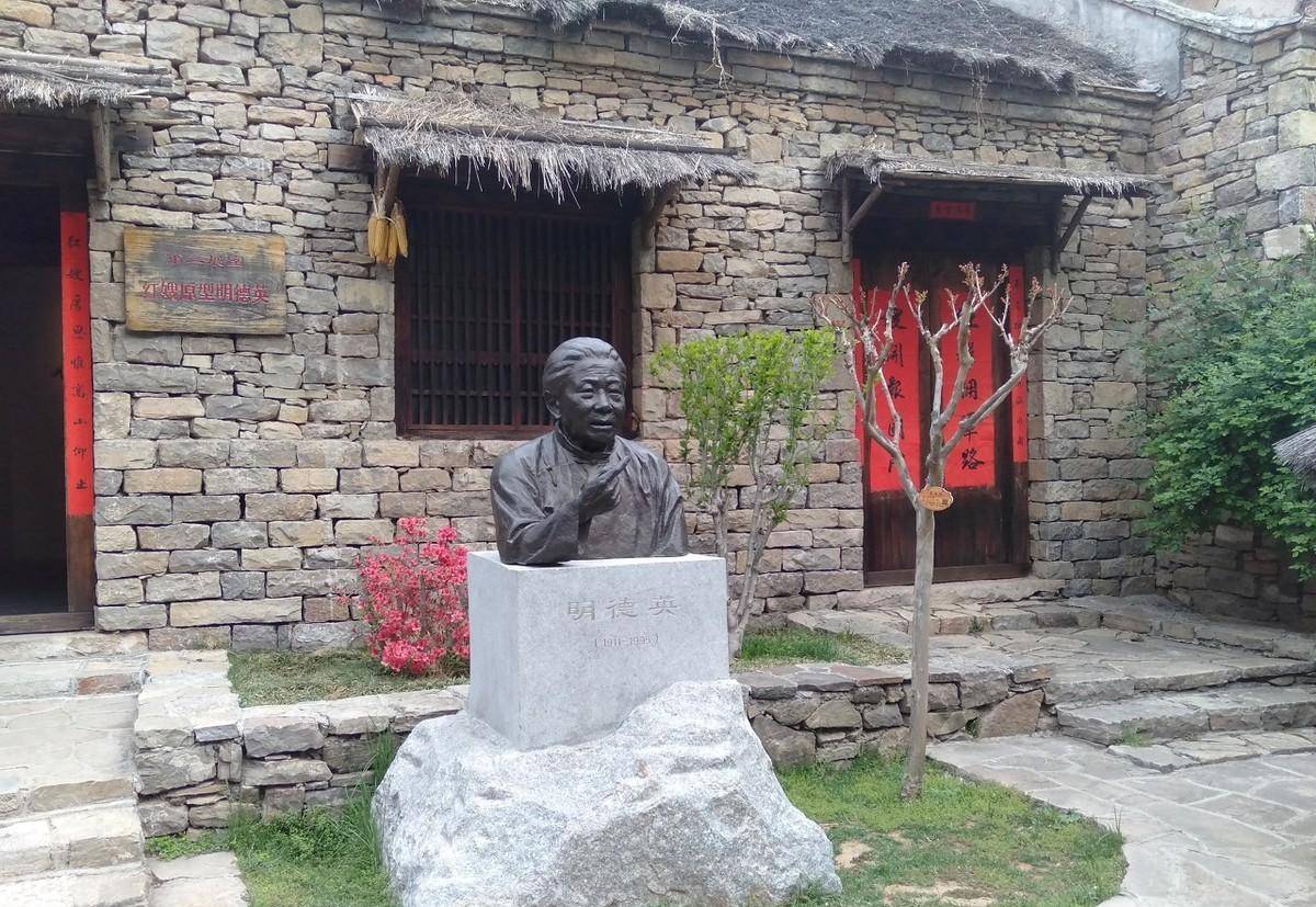 红嫂纪念馆多个展厅内展出了以"明德英"为代表的红嫂们支援前线动人