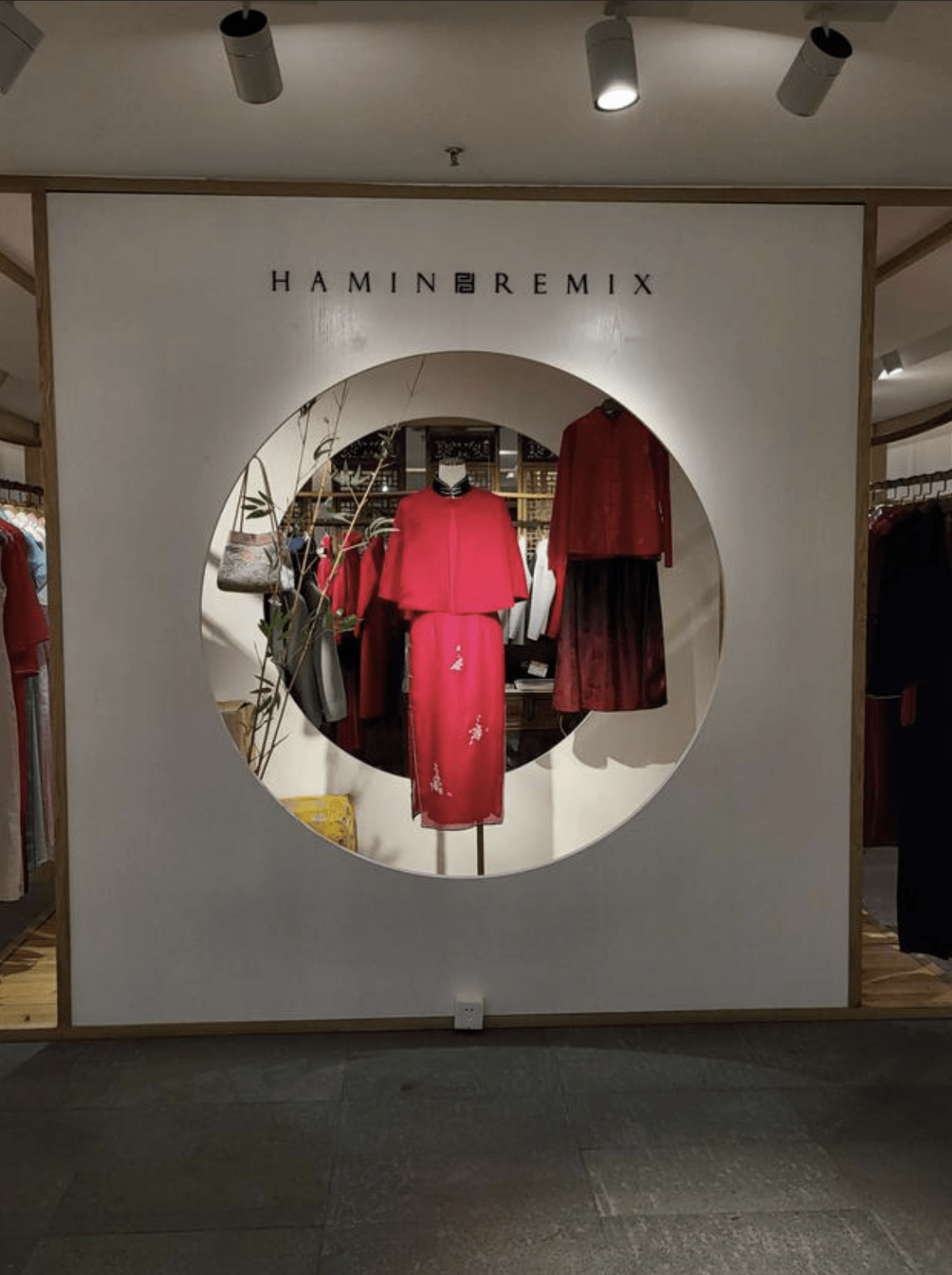 衡韵雅序,你都不打算陪00后玩了吗?_老易_品牌_海报