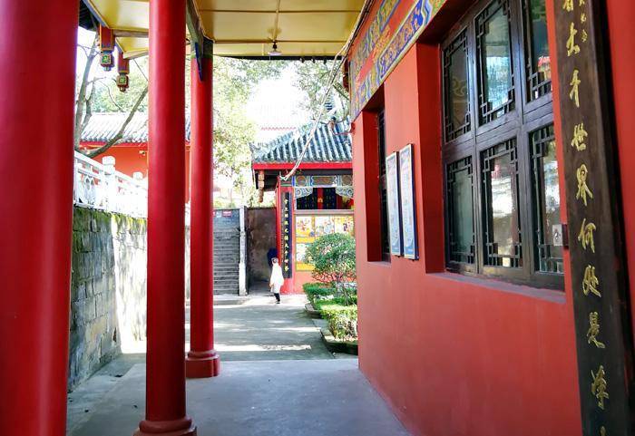 四川旅游:瞻仰川中庙宇中江白塔寺(图)_冯赣勇_摄影_金刚