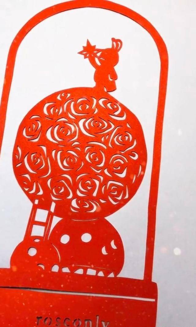 肖战粉丝剪出了七夕永生花的平面模型,素材来自于肖战最新物料_剪纸