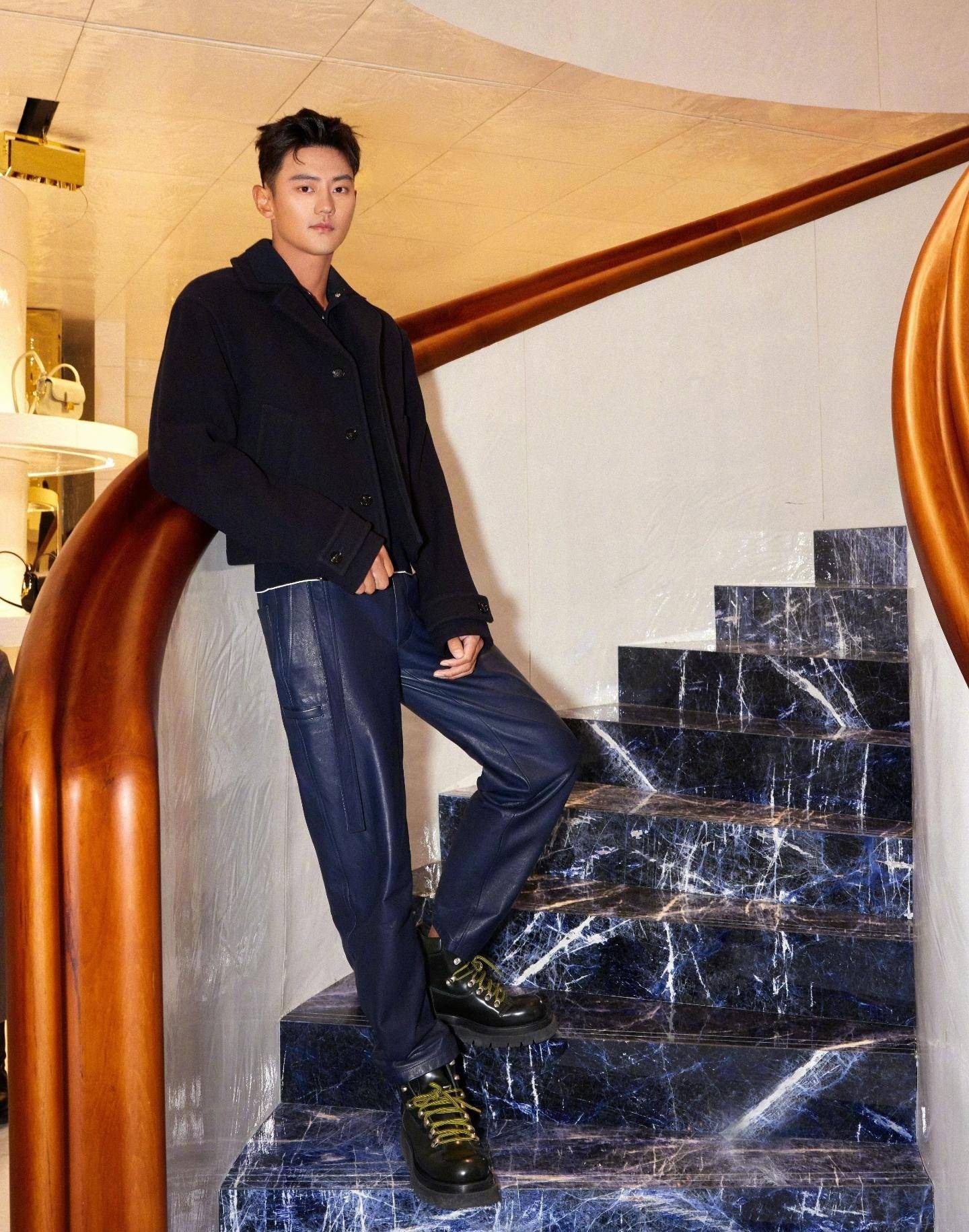 游泳王子宁泽涛漂亮转身"回来"参赛不看人_运动_比赛_高尔夫球