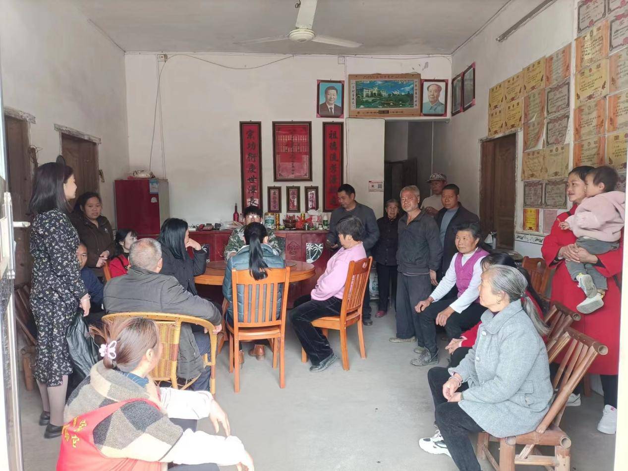 兴国县均村乡:"屋场会"上话春耕,下好早稻 生产"先手棋"_群众_农户