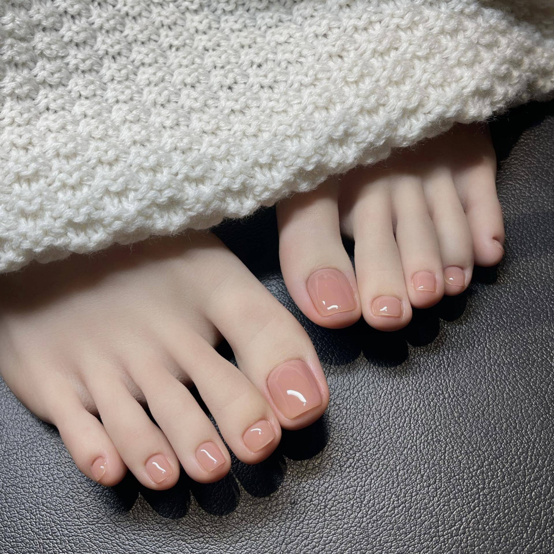 打造完美双足-探究脚部美甲的魅力与技巧_保护_修剪_足部