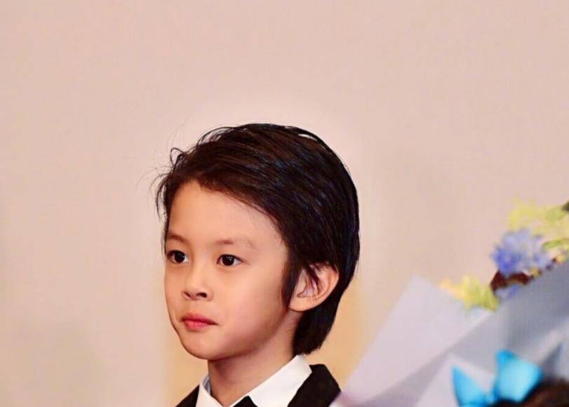 孙俪晒儿子等等书法,调侃老妈胆子大,网友:一定是超哥指使的!