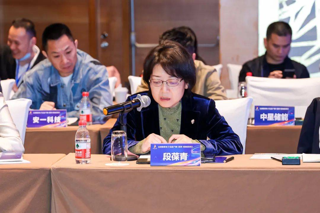 市商务局党组书记,局长段葆青在恳谈会上介绍了我市外贸进出口情况和