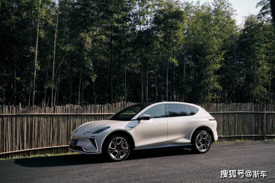 试驾“智能纯电中大型豪华SUV”智己LS7_搜狐汽车_搜狐网