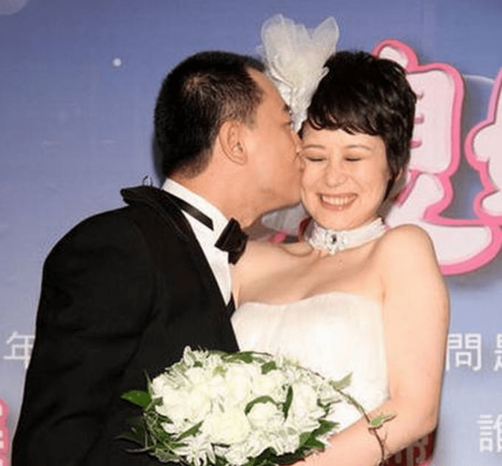 演员海清:25岁隐婚银行高管,先成家,后立业,46岁自曝身患恶疾_克里斯