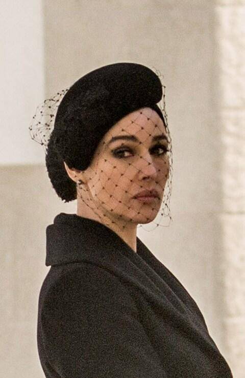 在《007:幽灵党》中,她是一个冷若冰霜的意大利黑手党寡妇.