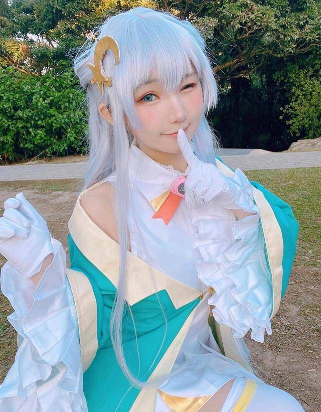 转生世界最强暗杀者:不容错过的蒂亚cos照大了三岁的白毛萝莉_作品