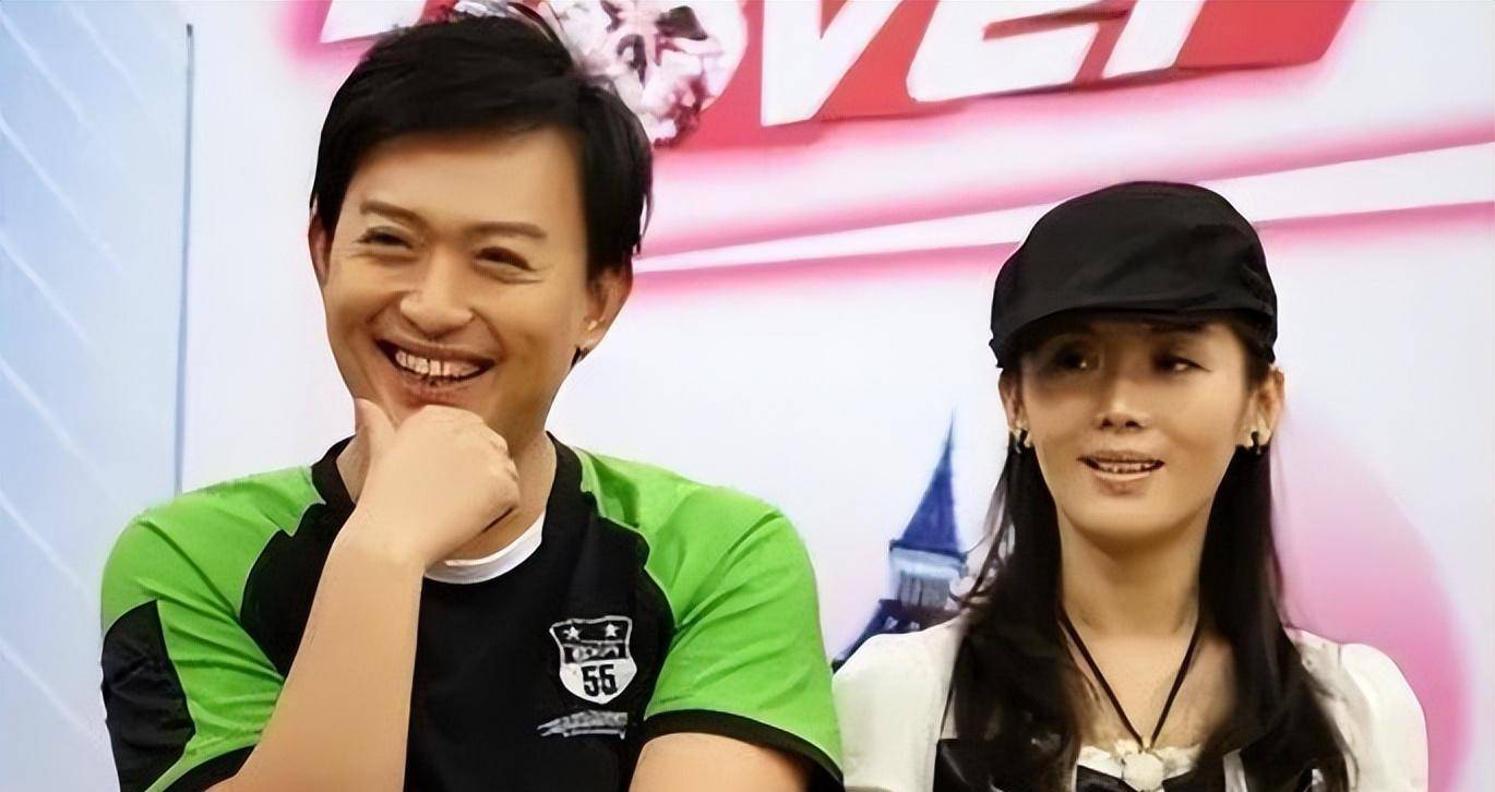 黄海冰:因妻子"丁克"离婚,41岁再婚娶小12岁娇妻,生一儿一女_闫妍