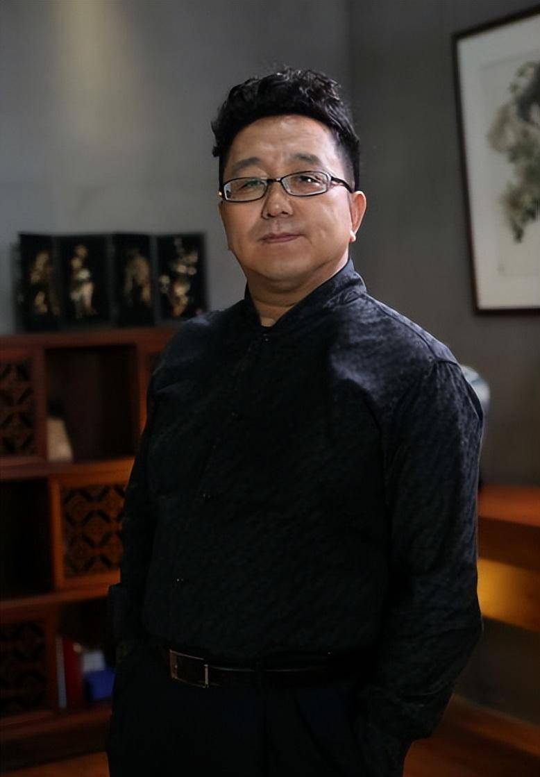 演员句号:二婚娶小11岁丫蛋,把岳父母当亲爹妈,两个女儿都是宝_表演