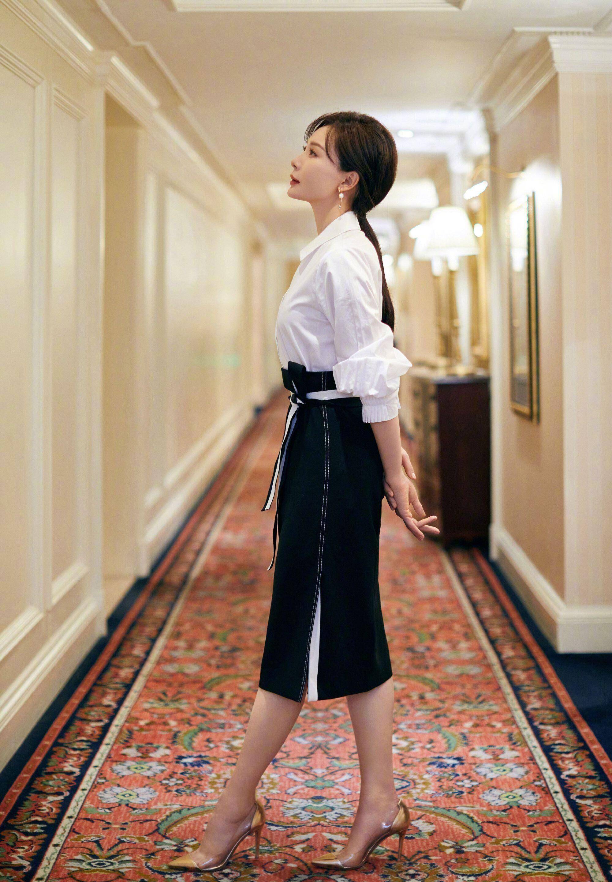 想把"裙子"穿出优雅女人味,跟着陈数学准没错,时髦还显端庄_职场_腰带