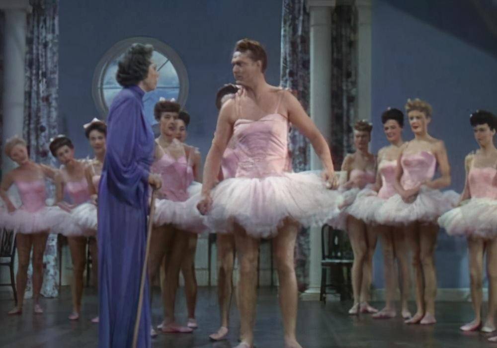 《出水芙蓉》是一部好看,好听,好玩的经典电影_观赏性_卡罗琳_史蒂夫