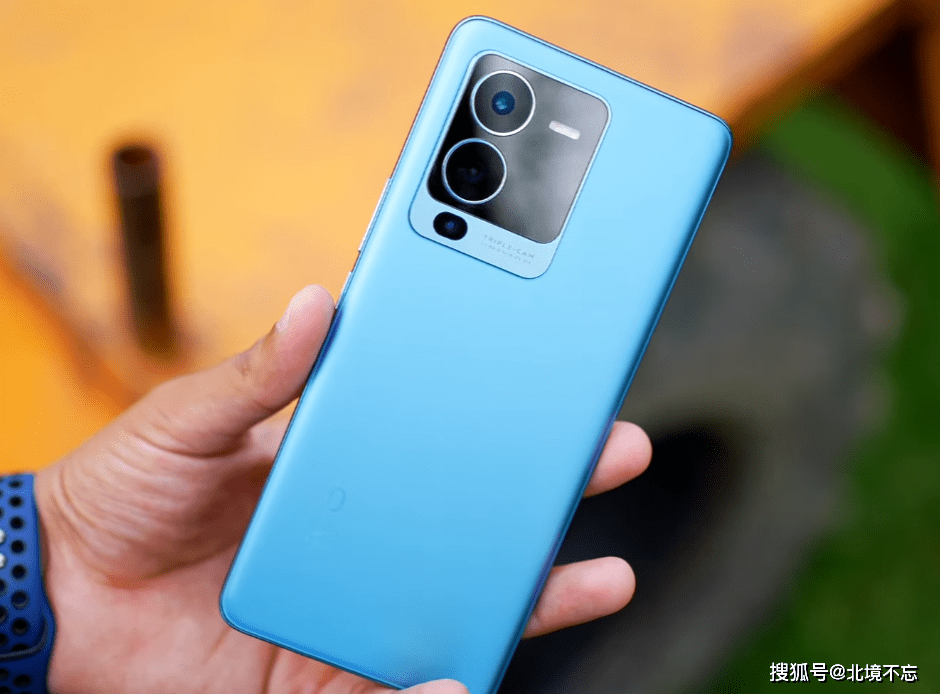 vivo越来越有性价比了,80w闪充手机跌到2499元,12gb 256gb e5屏_pro