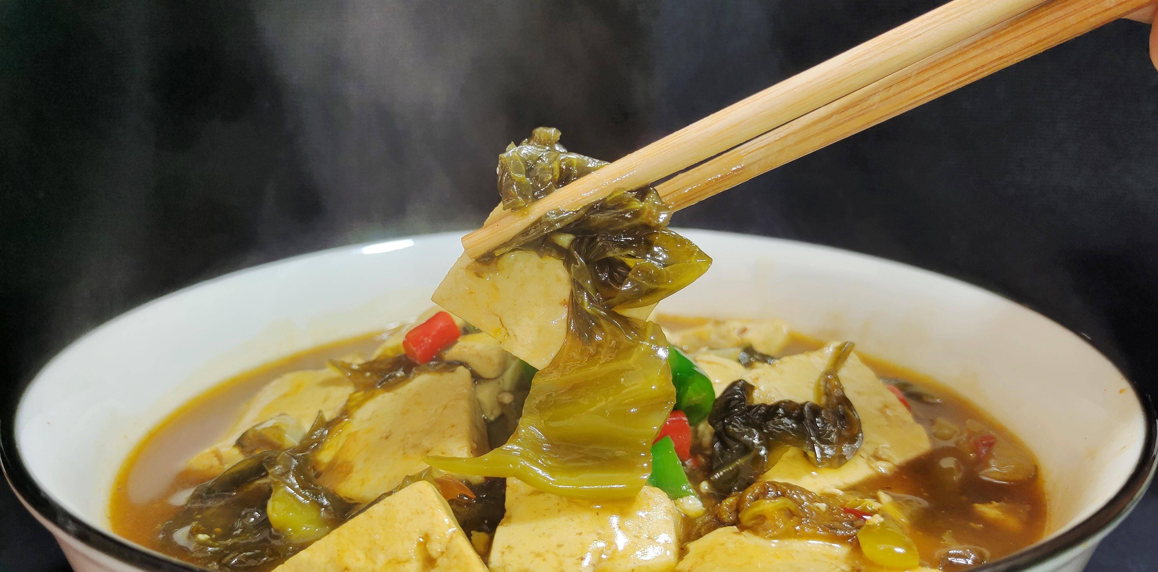 酸菜炖豆腐:这菜是"米饭杀手"!