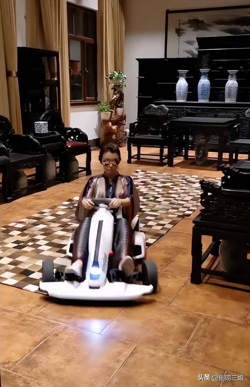 网红圈6位富二代,豪宅豪车是标配,特权才是真本事!_周扬青_罗成_网友