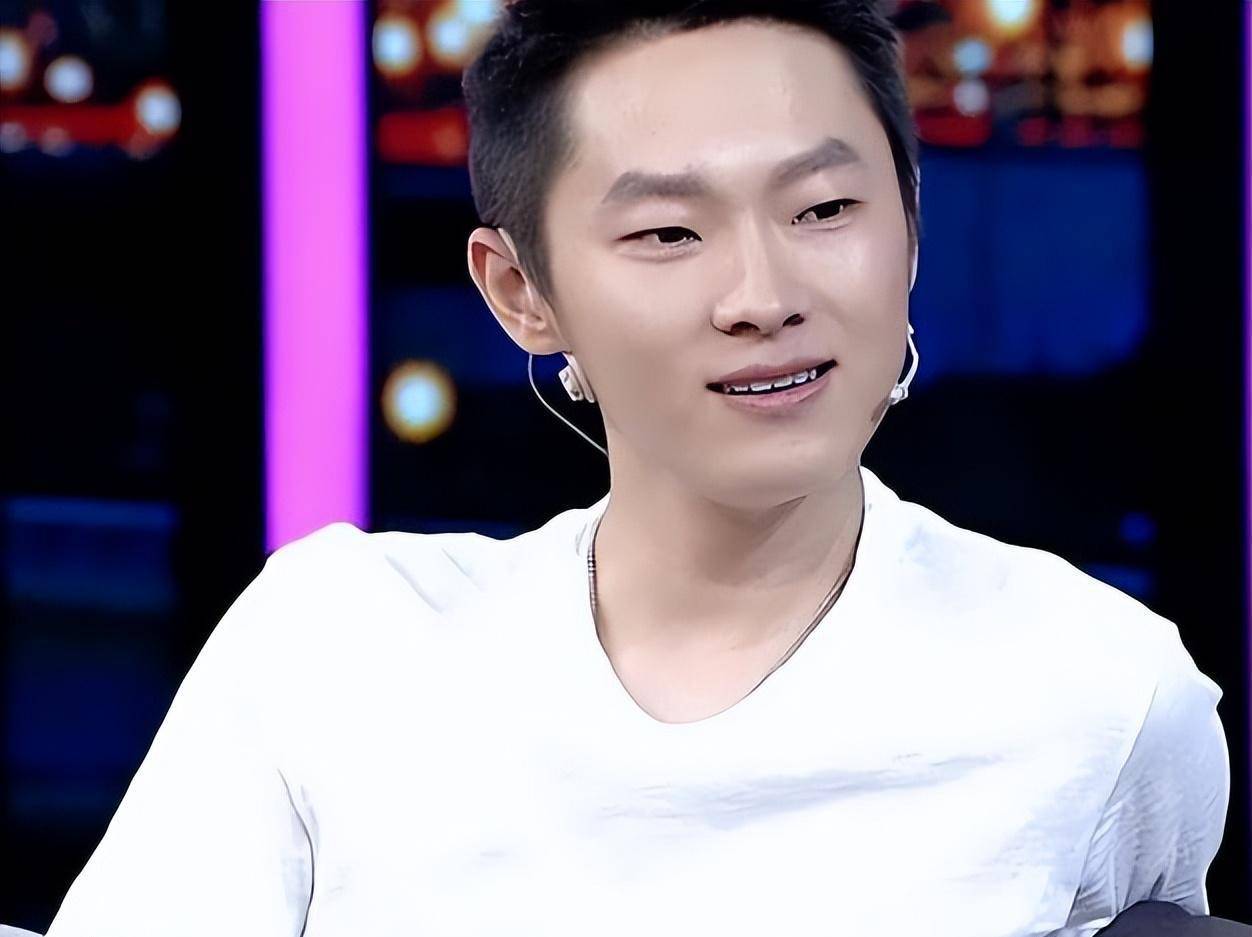 那英差点抛弃的歌手,隐匿七年重回舞台,一首歌重燃摇滚希望_梁博_音乐