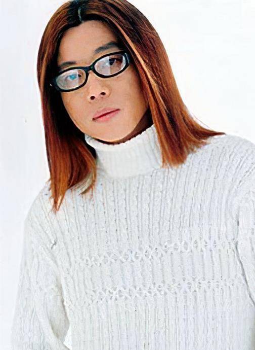 郭峰与相恋8年的女友分手后,至今未婚无子女,60岁只能和母亲过_郭科会