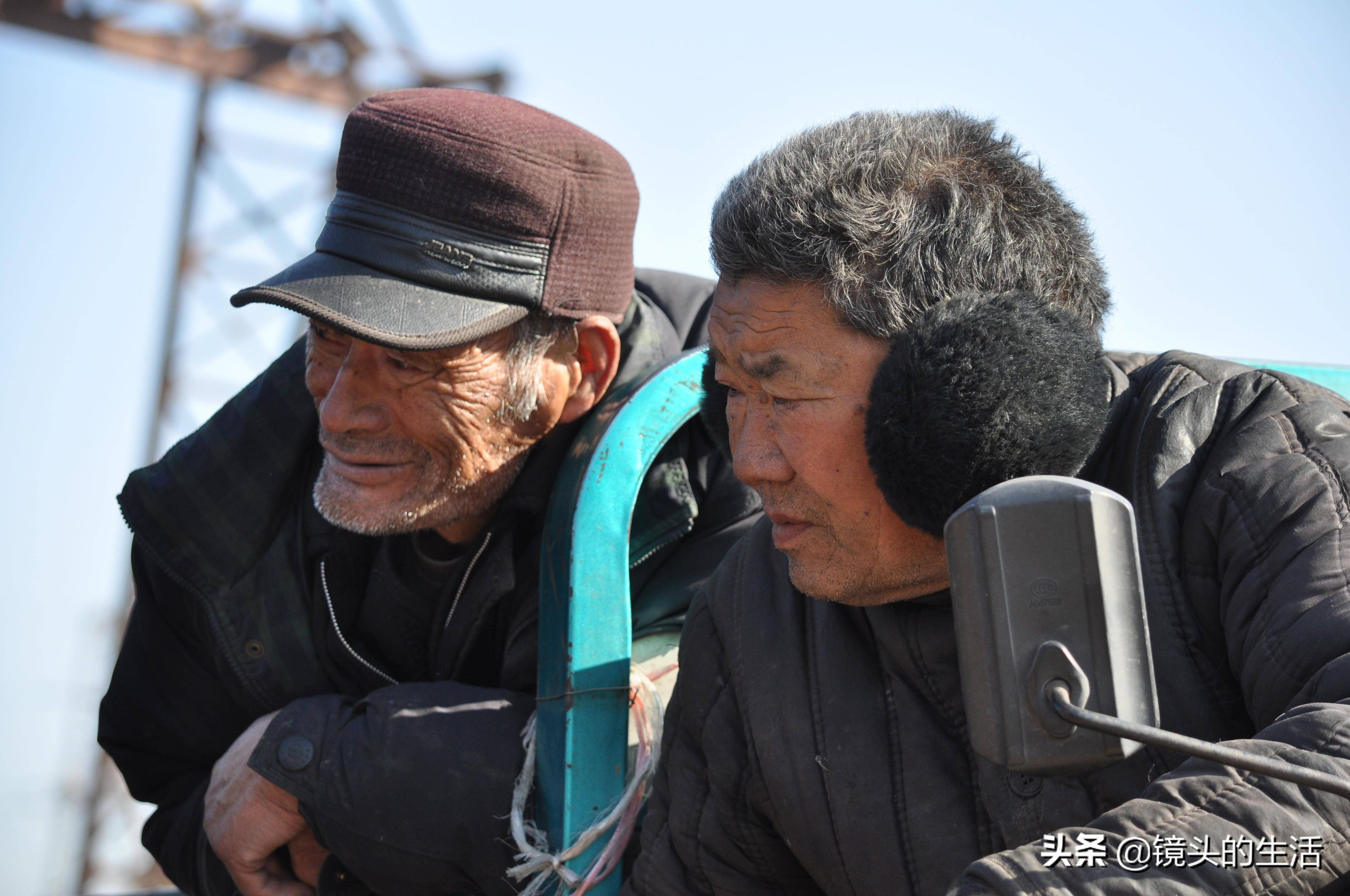 农村特殊兄弟,因哥哥拒绝传宗接代,陪伴几十年看晚年生活成啥样_弟弟