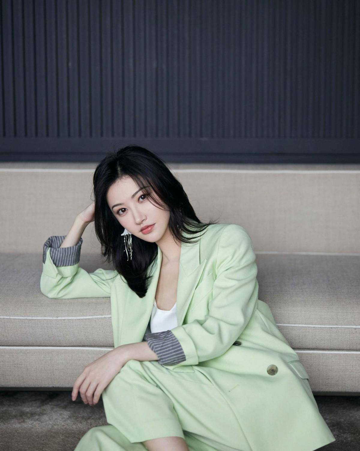 景甜"清纯"起来真要命,穿深v小白裙拍写真,清新动人甜过初恋_part