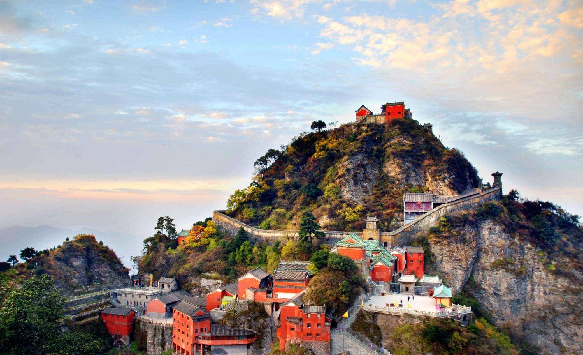 还拥有多处名胜古迹与a级风景名胜区,而5a级景区就多达12家,足见湖北