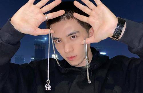 吴大伟这个网络红人,是个超级温柔的暖男,又有着自己的梦想_才华_一个