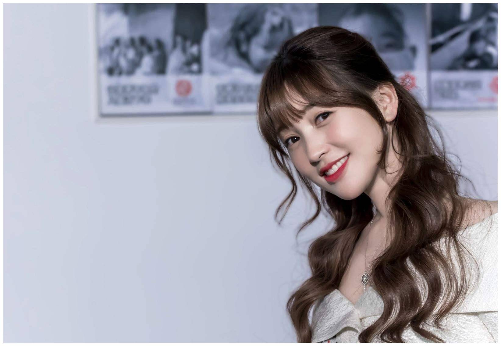 小县城商演被嘲又贵又糊,二次翻红的金莎又要凉凉了_因为_演出_事业