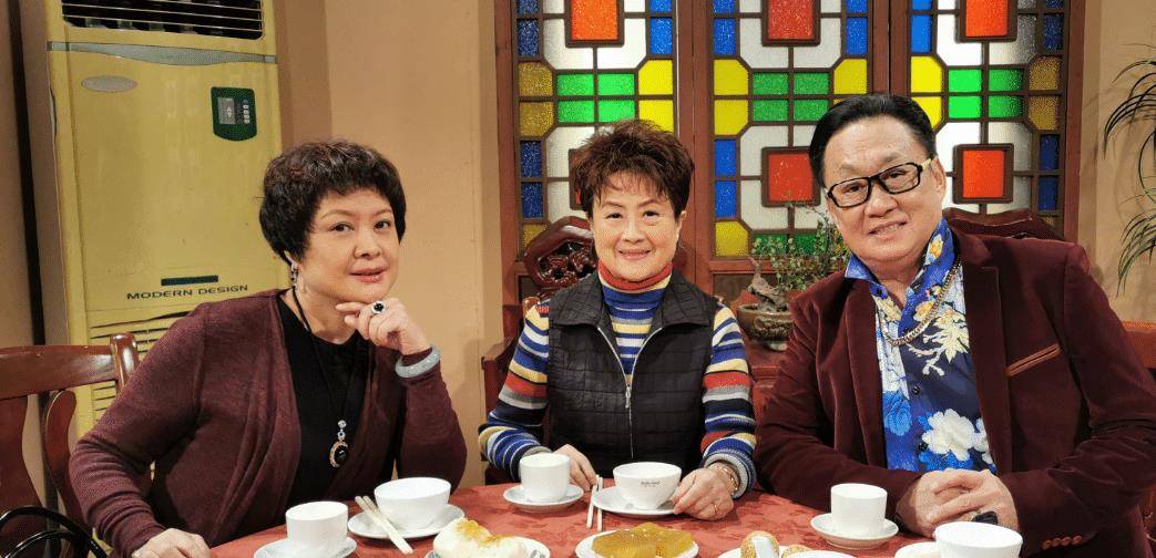 《外来媳妇本地郎》当中的毛琳母亲李艳玲,77岁的她已回归家庭_广东