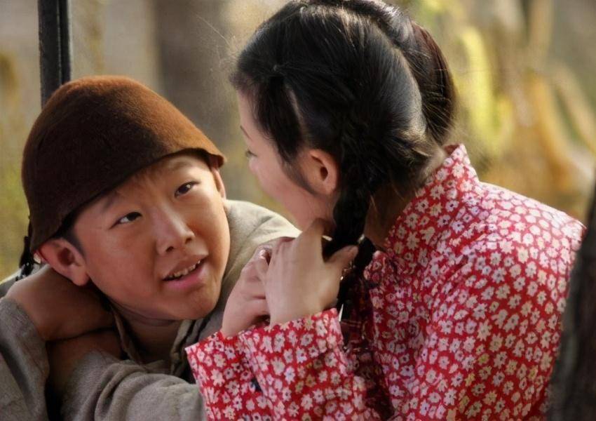 "不老童颜"身高158cm,与妻子同框似"母子",她不离不弃_侯祥来_女人