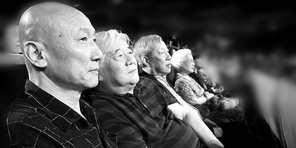 此外,为庆祝1997年回归祖国的怀抱,上影厂便投资拍摄电影《燃烧的港湾