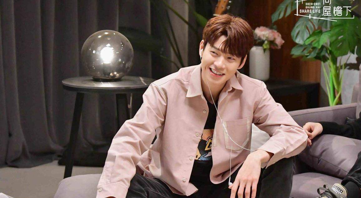 《同一屋檐下》王天奇褚梦娜感情升温,李诞被秀恩爱直呼没眼看_吴嘉雯