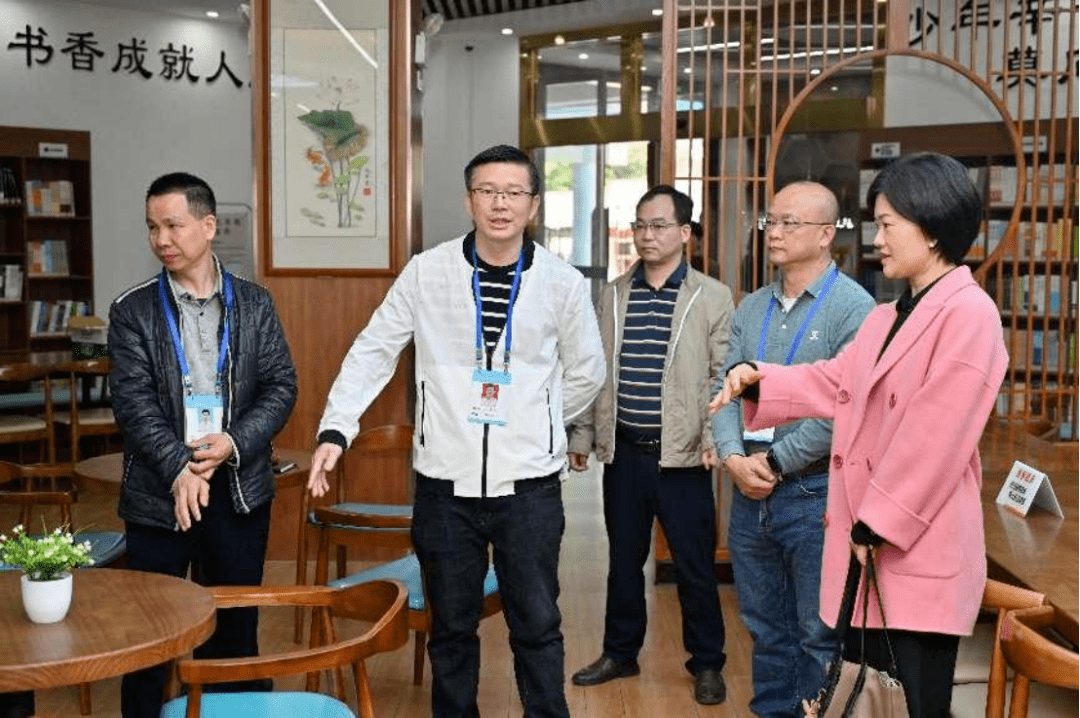 李文贞带领专家组一行到汤坑中学调研特色学校建设情况_书香_发展中心