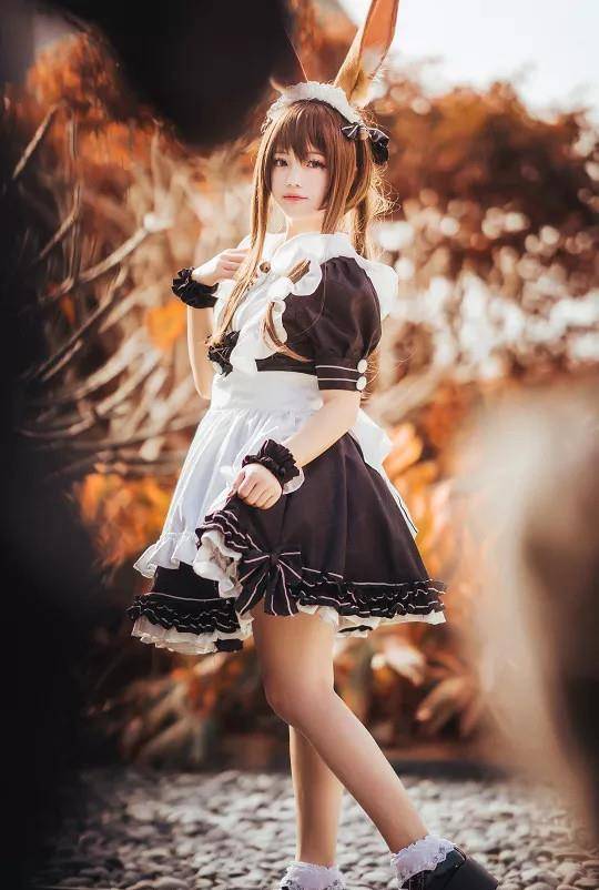 00后美少女coser,乖巧可爱小仆人,网友:双腿上帝吻过!
