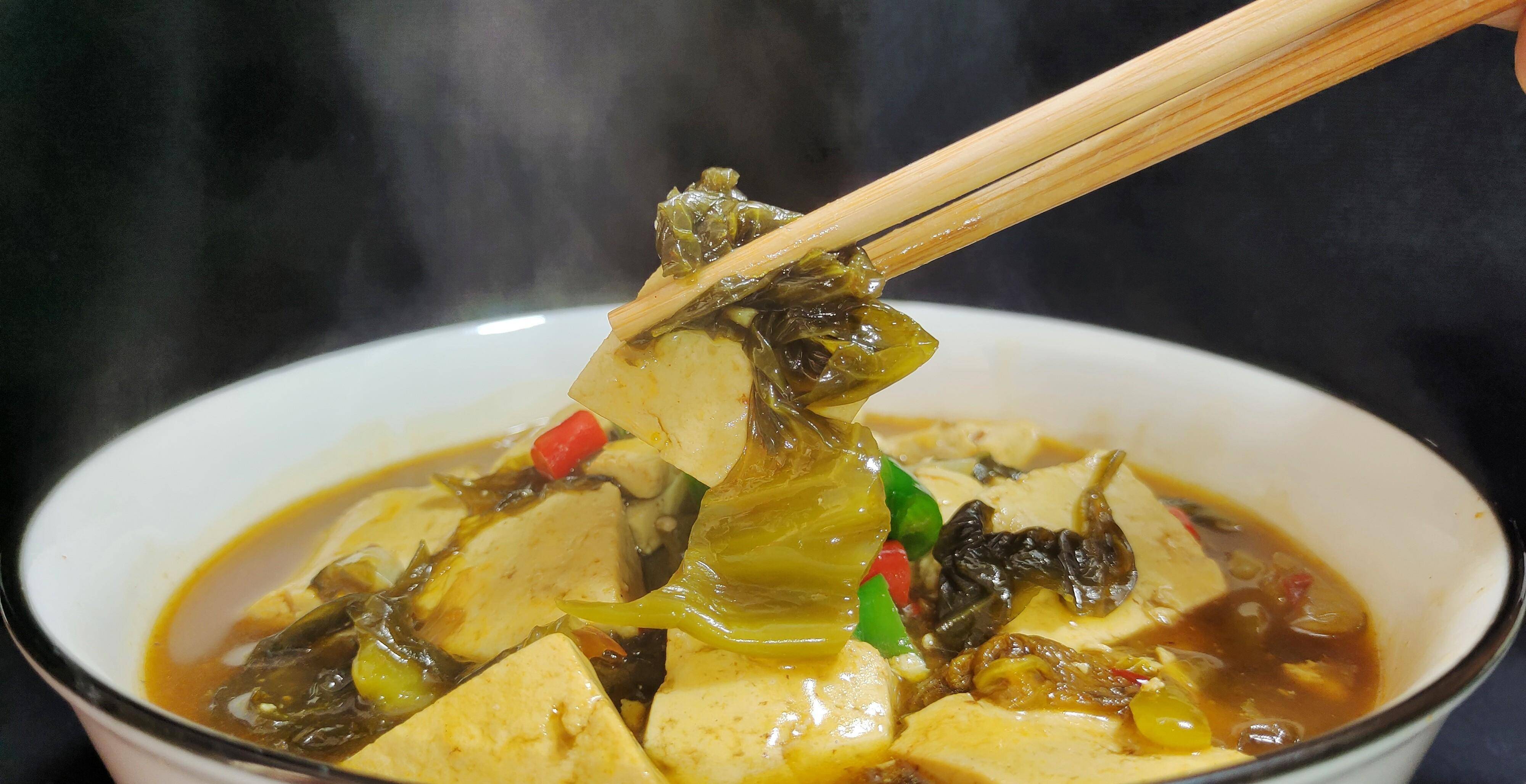 酸菜炖豆腐:这菜是"米饭杀手"!