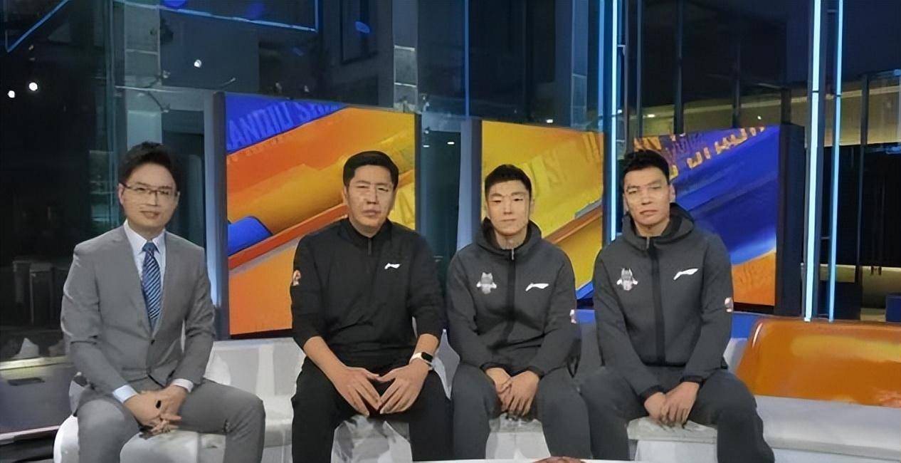 山东男篮助教丁伟携主力出席专访,公开训练课后再接受采访_汪涵_比赛