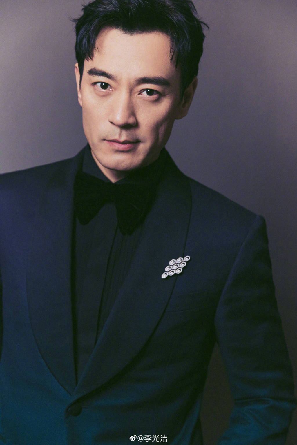 李光洁西装让人一眼沦陷,网友:性张力拉满了_角色_气质_赵垒