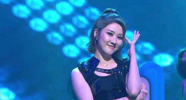 另外在"我要上台庆"环节,三位上位小花 刘佩玥,朱晨丽,邓佩仪一番劲歌