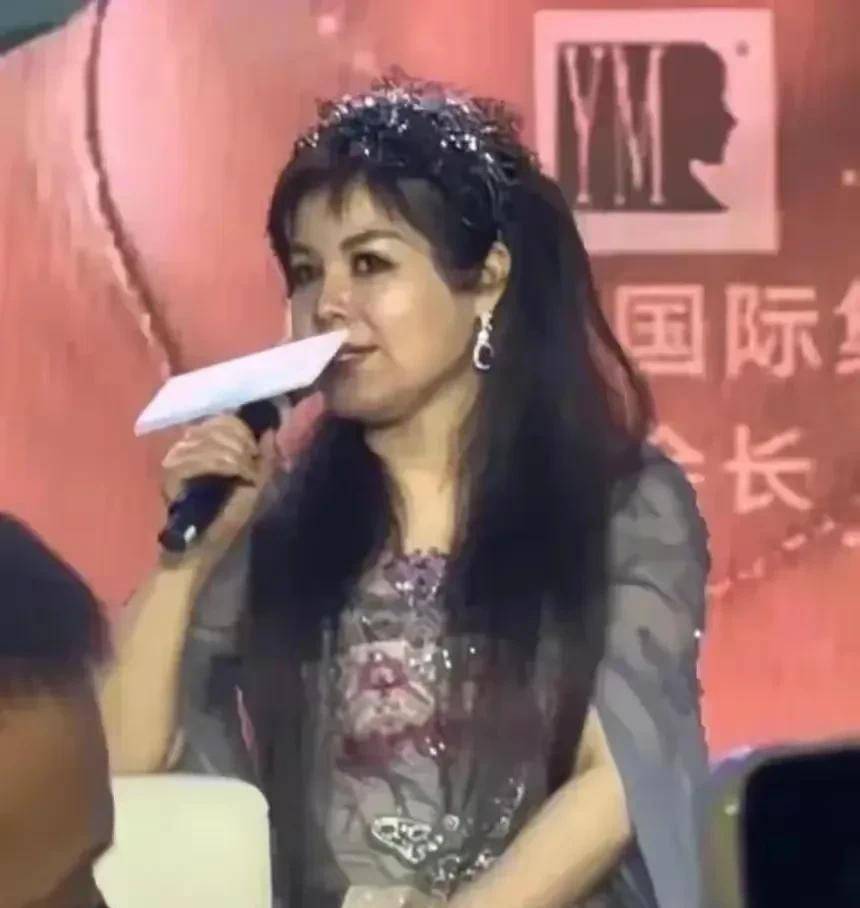 53岁"假脸女王"于文红揭开面纱,脸僵嘴歪生图暴露"人间真实"_宇文宏