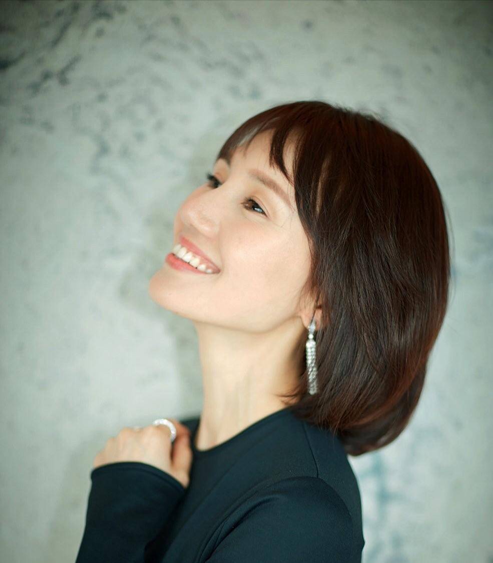 看了她的长发造型之后,你就明白了_面部_刘海_原因