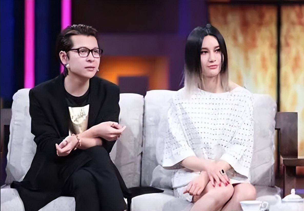 尚雯婕和聂心远正在做电视节目对于传闻她和聂心远是夫妻,尚雯婕在