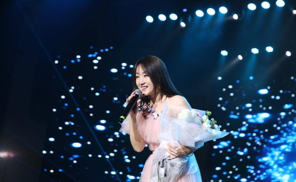 一代女神成商演歌手,爸爸们的女神-杨钰莹的唱功如何_音色_民歌_商业