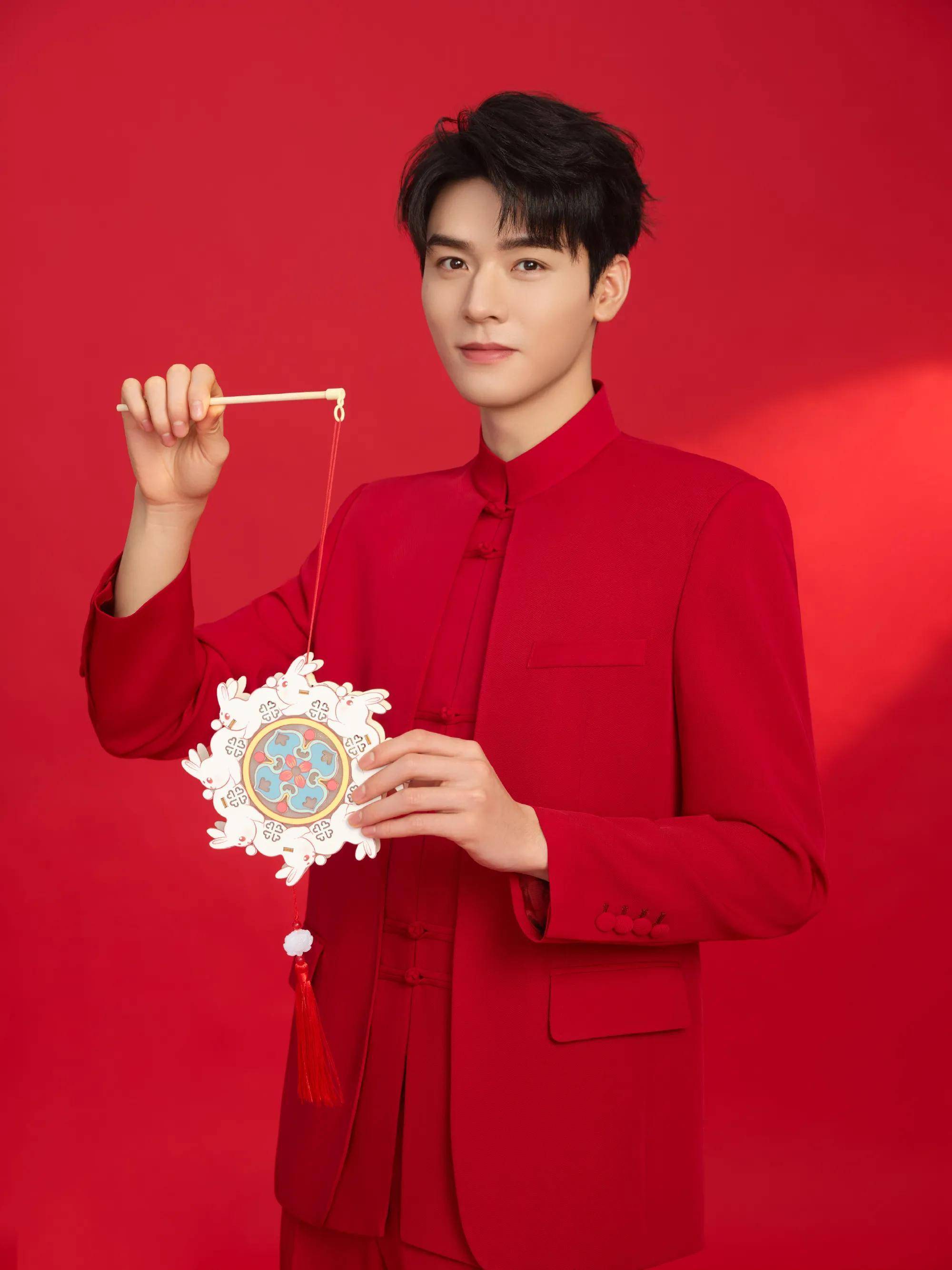 众星过年照:肖战 成毅 鹿晗 龚俊 王鹤棣 秦岚 赵丽颖 杨紫 刘诗诗