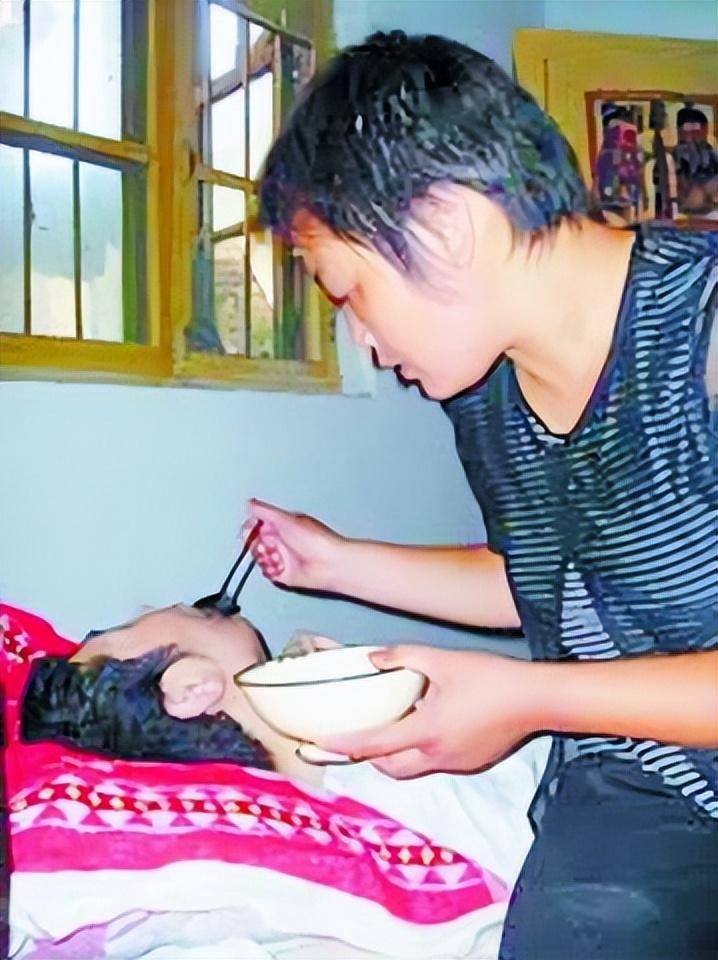 2011年江苏女植物人昏迷数月,检查后发现有喜了,男子让生下来_张荣香