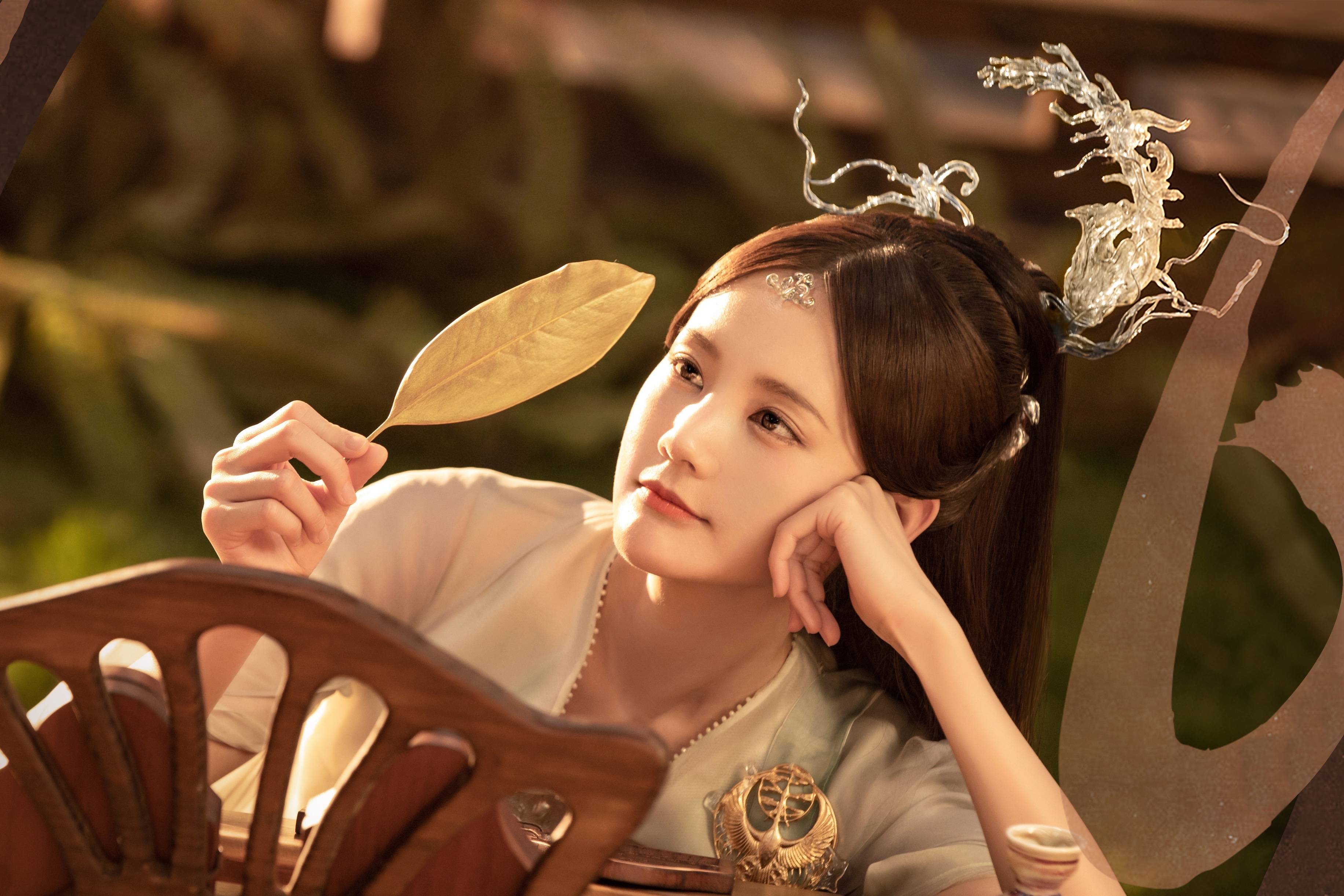 况且,李一桐出道以后相继主演过《半妖倾城》,《射雕英雄传》,《鹤唳