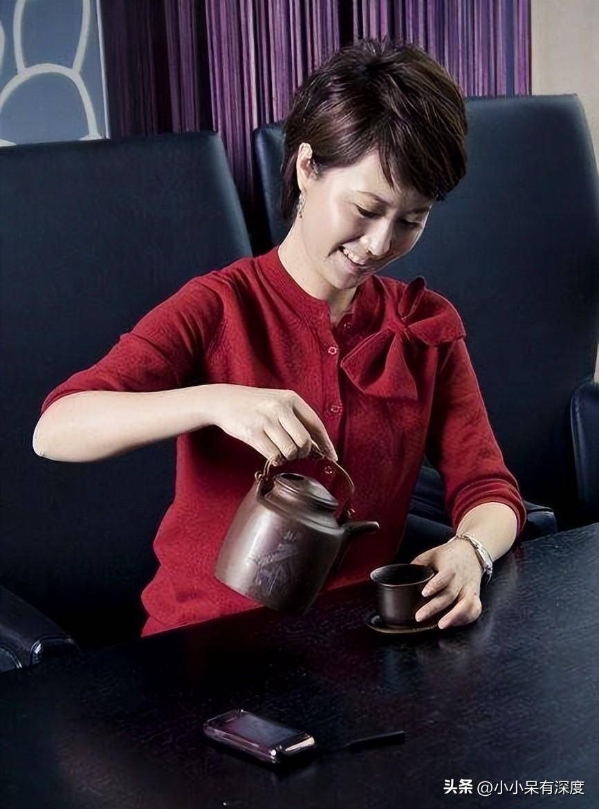安徽卫视美女任良韵近照,45岁的她,长相大气,很受观众的喜欢_新闻