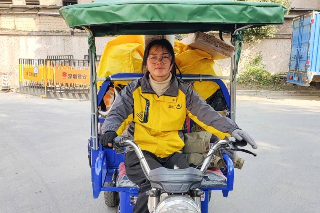 深圳特区报:韵达"飞毛腿小姐姐"送件又快又好_谭金兰_松岗_来自
