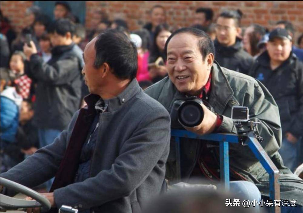 73岁的牛群近照,妻离子散靠走穴维持生活的他,晚年生活让人唏嘘_冯巩